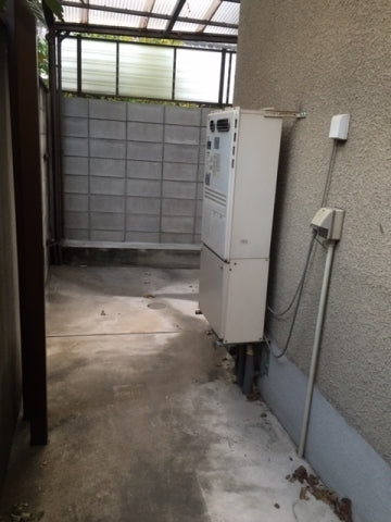 給湯器ガス配管交換・据置架台取付工事　大阪府大阪市阿倍野区　RVD-E2401AW2-1-A-set - Before