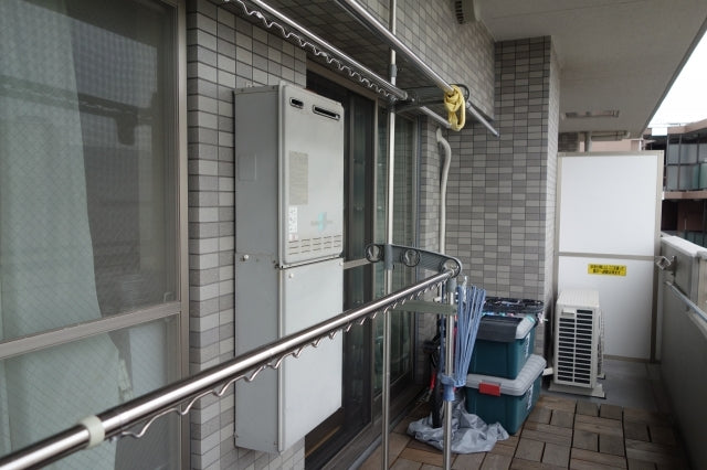 給湯器・配管カバー取付工事　東京都港区　RUF-E2401SAW-A-set - Before