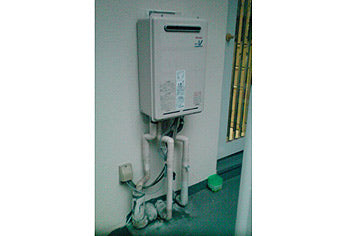 ガス給湯器交換工事　大阪府大阪市　RUJ-V1611W(A) - Before