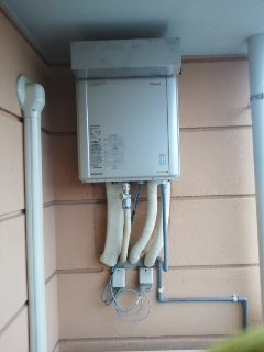 給湯器・ガス配管交換・排気カバー取付工事　東京都世田谷区　RUF-E2401SAW-A-set - After