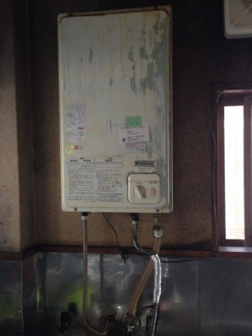 給湯器交換・給排気筒脱着費・給排気トップ交換え工事　東京都立川市　GQ-1637WS-FFB-BL - Before