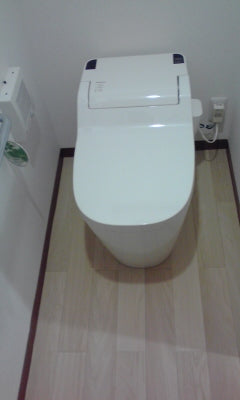 トイレ/止水栓交換え工事（床CF張替え共）　大阪府河内長野市　XCH1101WS-sale - After