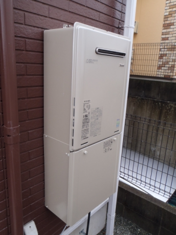 給湯器交換工事(配管カバー交換共)　東京都町田市　RUF-E2401SAW-A-set - After