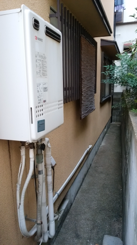 ガス給湯器交換工事　兵庫県宝塚市　GT-C2452SAWX-2-BL-set-13A - Before