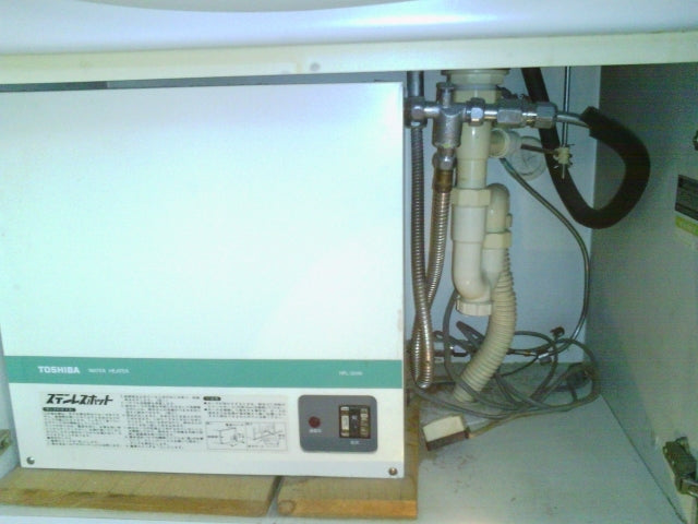 小型電気温水器交換工事　千葉県松戸市　EHPK-H25N2 - Before