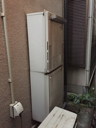 給湯器・排気アダプタ・配管カバー交換工事　東京都荒川区　RUF-A2400SAW-Aset13A - Before