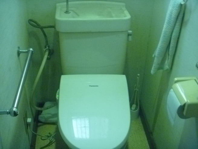 トイレ交換工事　神奈川県三浦市　BC-ZA10H-DT-ZA180H-BW1 - Before