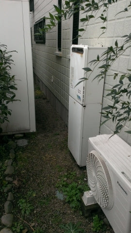 給湯器交換工事（配管カバー交換、ガス配管交換、屋外分岐水栓・基盤ユニット取付共）　東京都武蔵村山市　GT-C2452SAWX-2BL-set - Before