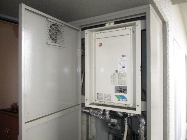 ガス給湯器 トイレ 洗面化粧台交換工事　京都府宇治市　GQ-1626AWX-TB-DX-BL-13A - Before