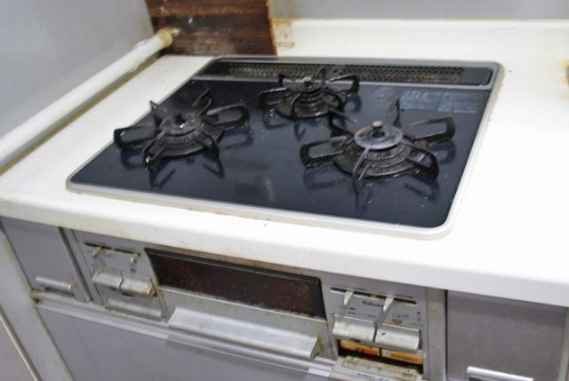 ビルトインガスコンロ交換工事　神奈川県横須賀市　RS31W21H2R-BW-13A - Before