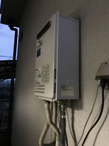 ガス給湯器交換工事　大阪府柏原市　RUX-A2406W-E-13A - Before