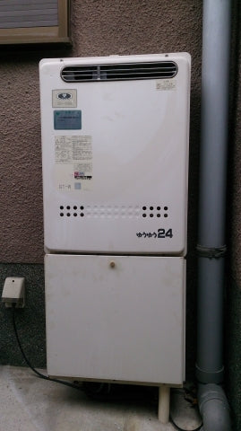 給湯器・配管カバー・ガス配管交換工事　大阪府東大阪市　RUF-E2405SAW-13A-set - Before