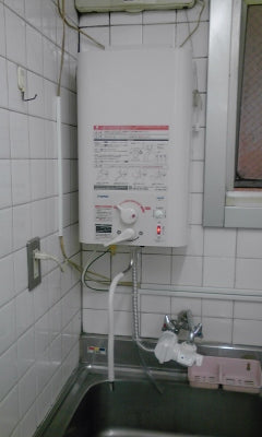 小型温水器交換工事　大阪府東大阪市　EWM-14