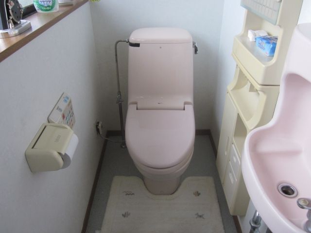 トイレ交換工事　富山県黒部市　YBC-S20H-DV-S616H-BW1 - Before