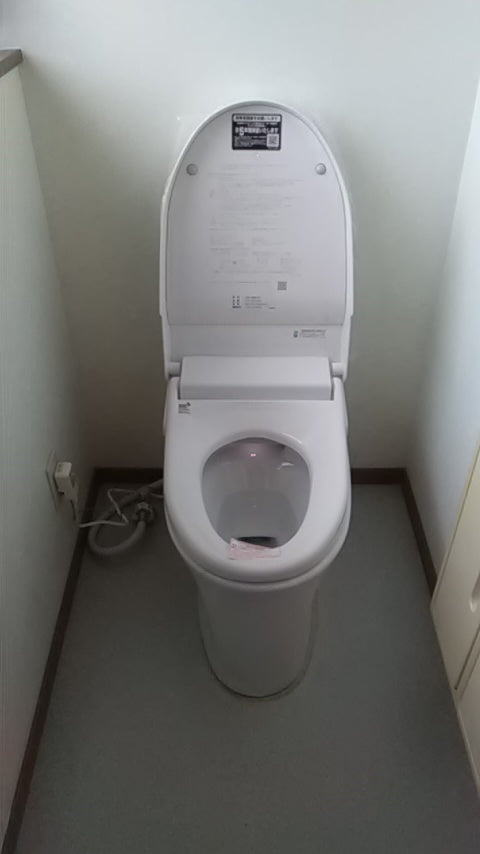 トイレ交換工事　富山県黒部市　YBC-S20H-DV-S616H-BW1 - After
