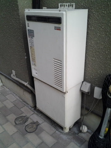 給湯器交換工事/配管カバー取付　兵庫県伊丹市　RUF-E2008SAW-13A - Before