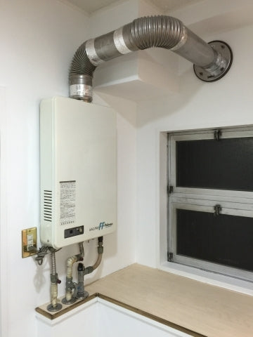 屋内給湯器・排気筒・排気トップ交換工事　東京都港区　GQ-1637WS-FFA-BL - Before