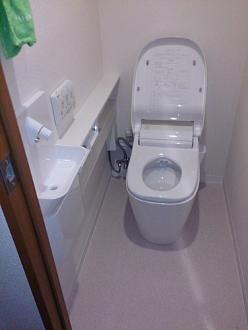 洋式便器/給湯器/水栓一式交換え及び手洗ユニット取付工事（CF/壁紙/天井張替え共）筒井1日　神奈川県川崎市川崎区　XCH1101WS-sale - After