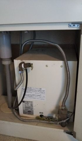 小型電気温水器交換工事　大阪府大阪市東淀川区　EHPN-F6N4-set3 - Before