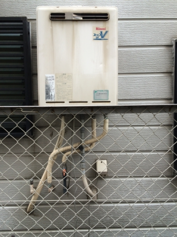 給湯器交換工事（狭所・2名作業含む）　大阪府大阪市鶴見区　RUF-A2003SAW-Aset13A - Before