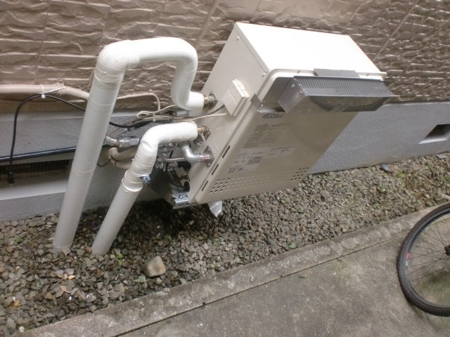 給湯器・排気カバー交換据え置き架台加工工事　大阪府枚方市　GT-C2452ARX-2-BL-set - After