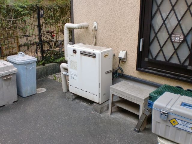 ガス給湯器 トイレ交換工事　東京都三鷹市　CES9768FR-NW1 - Before