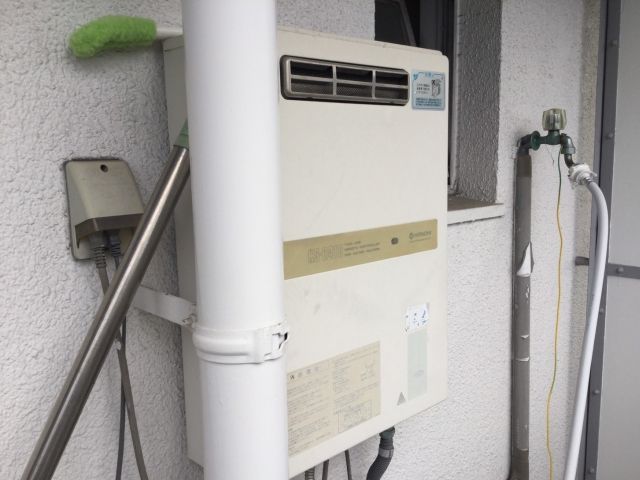 ガス給湯器交換工事　大阪府吹田市　GQ-2439WS-1-13A - Before