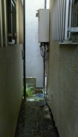 ガス給湯器交換工事　大阪府枚方市　GT-1660AWX-1-BL-13A - Before
