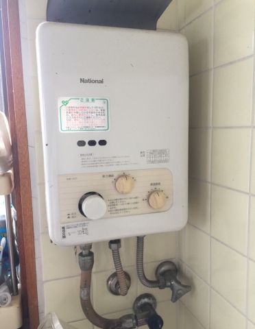 瞬間湯沸かし器交換工事　大阪府泉南市　RUS-V53YT-WH-13A - Before