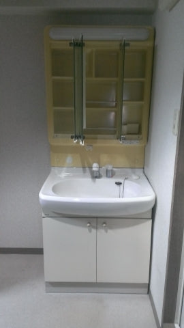 洗面化粧台交換工事　愛媛県松山市　LSAB-70A-LCM-753HW - Before