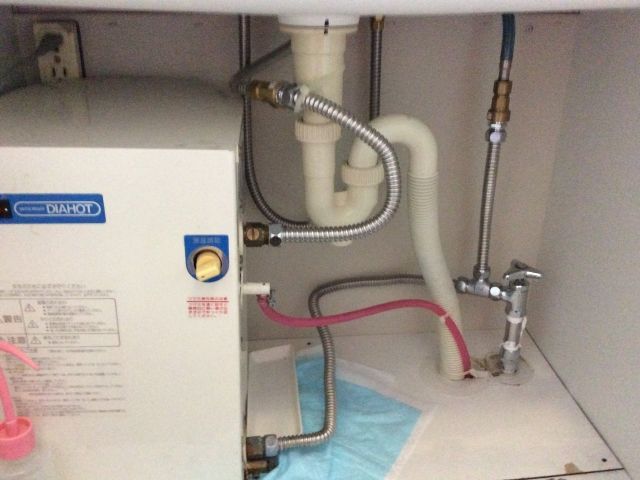 小型電気温水器交換工事　東京都世田谷区　EHPK-F6N4 - Before