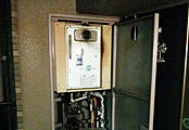 ガス給湯器交換工事　大阪府吹田市　RUJ-V2001T(A)-80 - Before