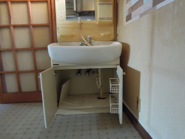 洗面化粧台交換工事　神奈川県三浦市　kouji03 - Before