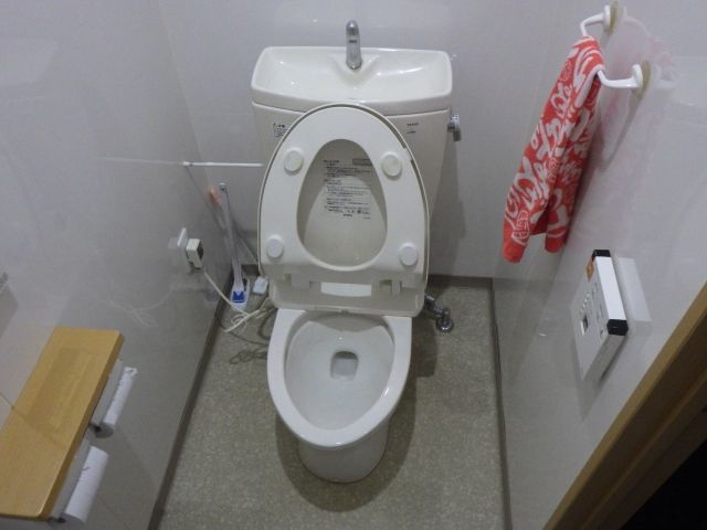 トイレ交換工事　大阪府岸和田市　UWD4SA2LZ - Before