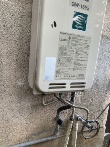 ガス給湯器交換工事　大阪府寝屋川市　RUX-A1616W-E 13A - Before