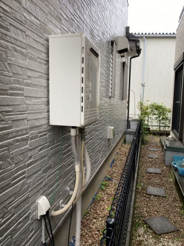 ガス給湯器交換工事　埼玉県さいたま市緑区　GT-C2462SAWX-2-BL-set-LPG - Before