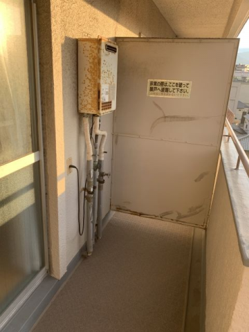 ガス給湯器交換工事　福岡県北九州市門司区　GQ-C2034WSBL-set-13A - Before
