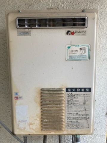 ガス給湯器交換工事　大阪府岸和田市　RUJ-A1610W-set-13A - Before