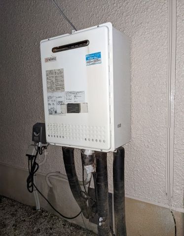 ガス給湯器交換工事　茨城県龍ケ崎市　GT-C2462PAWX-2-BL-13A - Before