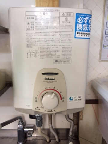 瞬間湯沸かし器交換工事　東京都足立区　N3GN2RSQ1 - Before