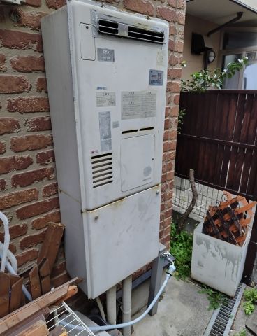 ガス給湯器交換工事　大阪府豊中市　RUFH-E2407SAW2-3-A-set-13A - Before