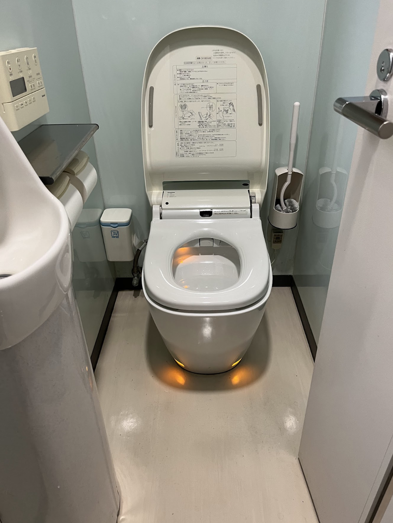トイレ トイレ交換工事　大阪府豊中市　XCH1601WS-N - Before