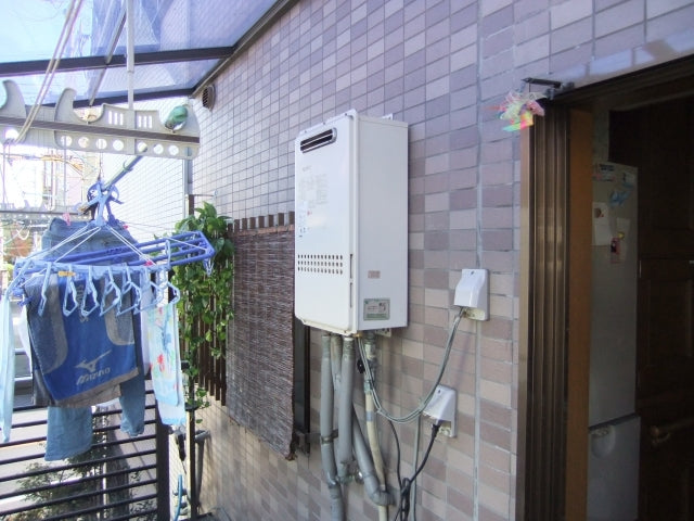 給湯器交換工事　大阪府大阪市城東区　RUJ-V2401W-A-set-13A - Before