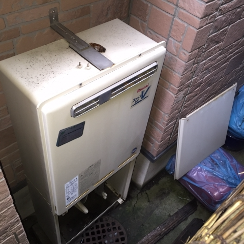 給湯器交換工事　京都府京都市伏見区　RUF-E2405SAW-13A-set - Before