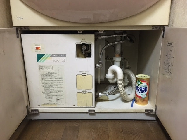 給湯器交換工事/小型電気温水器取付工事　東京都荒川区　EHPK-F6N3 - Before